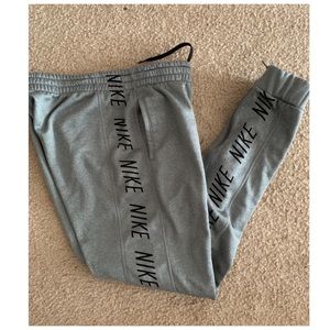 ✨ Nike track pants ✨